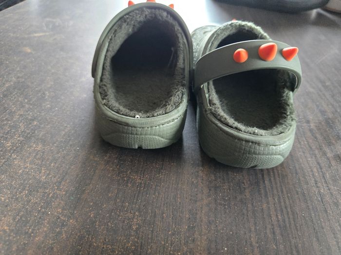 Chausson fourré dinosaure taille 24, style crocs - photo numéro 4