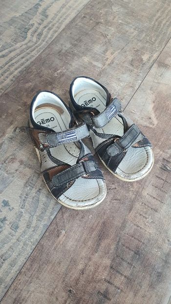 👦 chaussures gémo Taille 26 en bon état