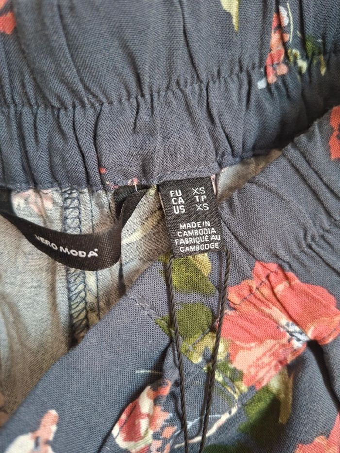 Pantalon bleu à fleurs- fluide et léger pour un look bohème, Vero Moda, neuf, taille XS - photo numéro 5