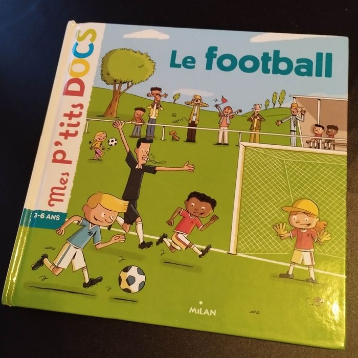Livre enfant mes p'tits docs le football