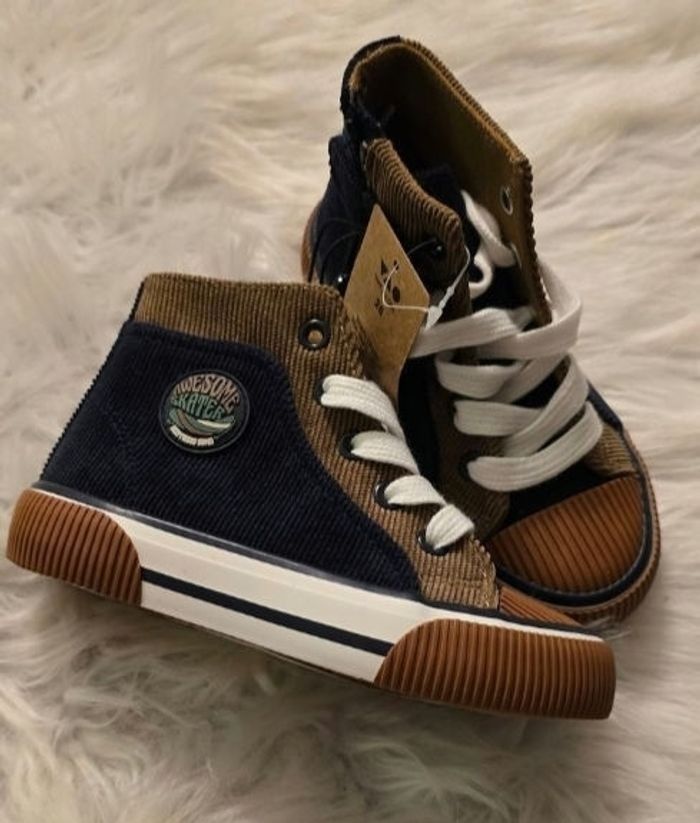 NEUVES NON PORTÉES 🏷🥰🤩💙 superbes baskets pointure 26 velours garçon 💙🤩🥰