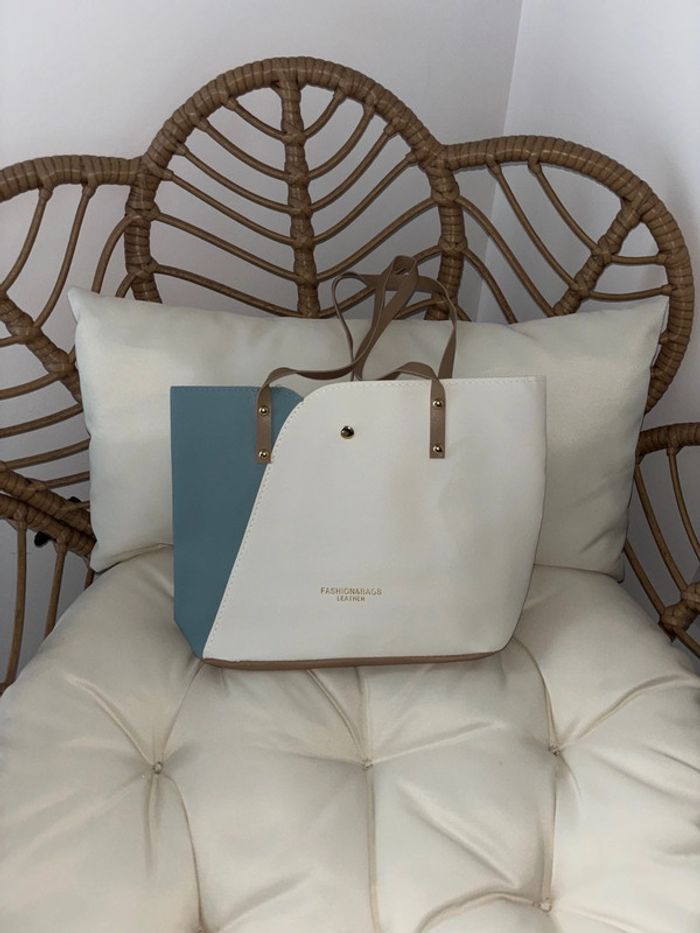 Superbe sac à main neuf bleu et blanc jamais porté - photo numéro 4