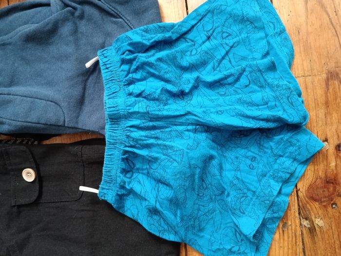 2 joggings, 2 shorts , une salopette - photo numéro 3