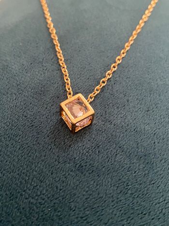 Collier cube doré
