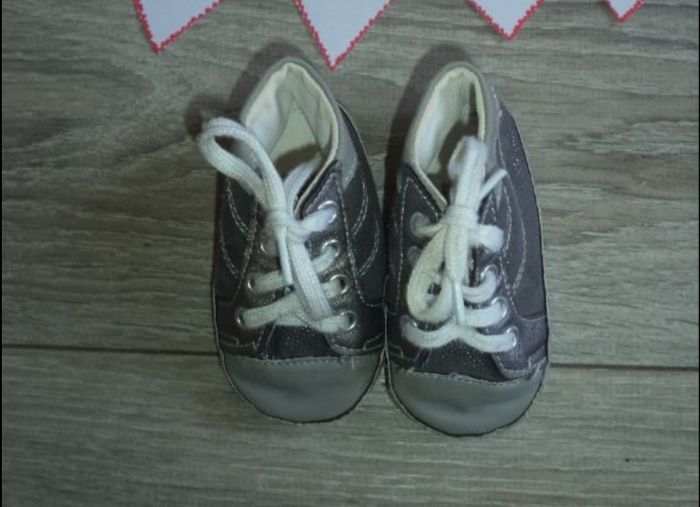 Chaussures souples bébé grises