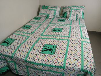 Drap de lit avec 4 taies d'oreiller