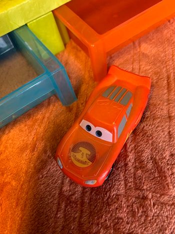 Station lavage CARS  changement couleur on the road. Disney Pixar.