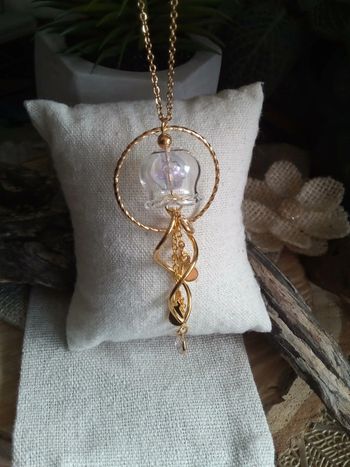 Collier pendentif méduse avec globe en verre