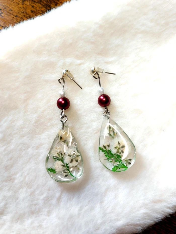 Magnifique paire de boucles d'oreilles pendantes en résine style bohème - photo numéro 5