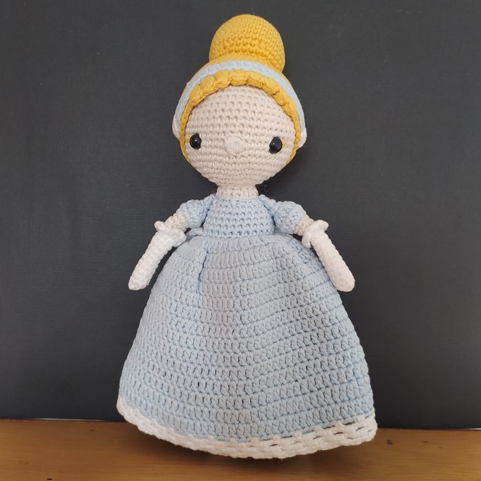 Amigurumi en crochet fait main : Cendrillon - photo numéro 1