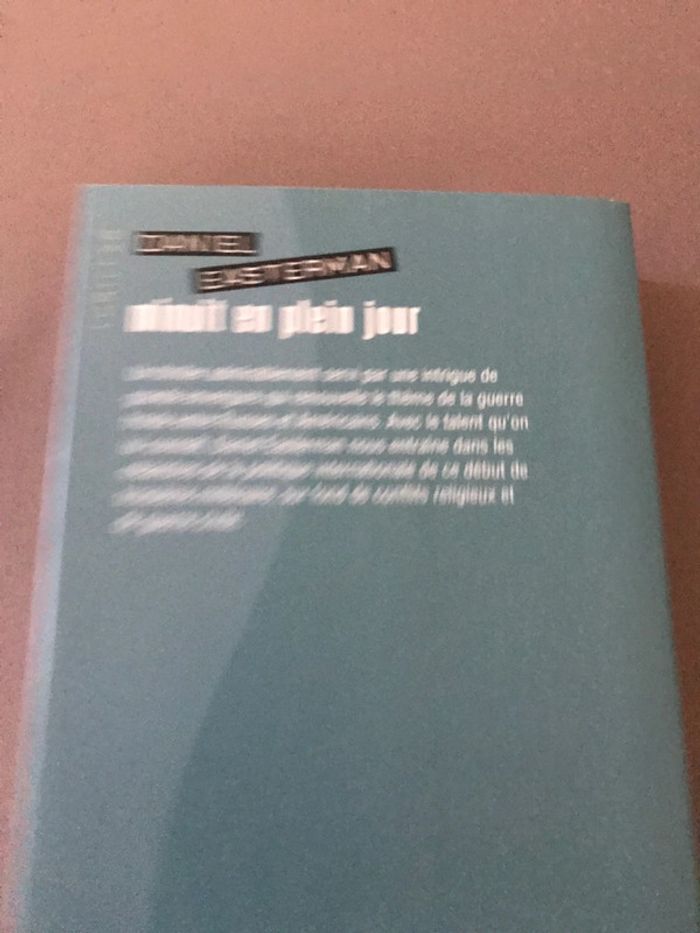 Livre Minuit en plein jour - photo numéro 2