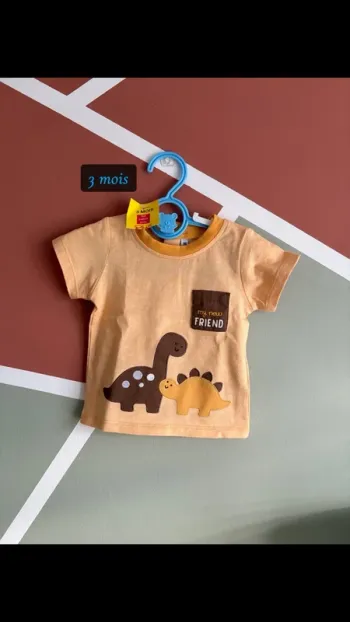 • T-shirt.