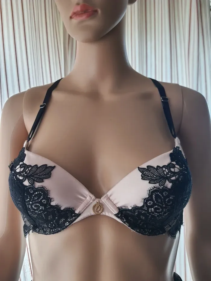Magnifique Soutiens-gorge Hunkemöller fr 90A