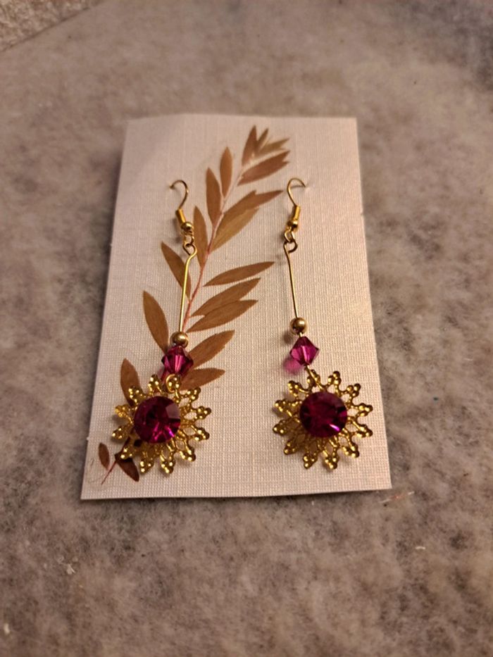 Boucles d'oreilles pendante doré et rose fushia - photo numéro 6