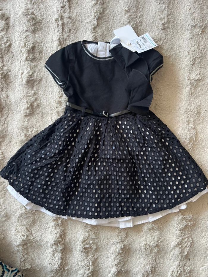 Magnifique robe doublée fille avec ceinture 4 ans