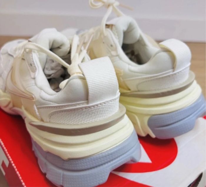 Nike V2k run White Pale Ivory Taille 36.5 - photo numéro 4