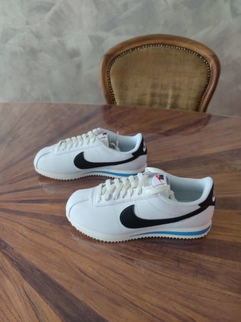 Baskets Nike Cortez T 39