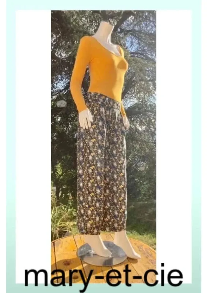 SOLDE - Pantalon fluide jambes larges , taille élastique , motif fleurit - photo numéro 2