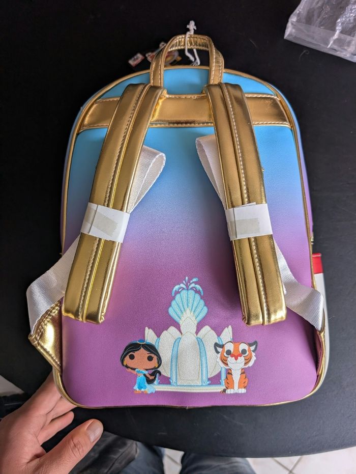 Sac a dos Loungefly Aladdin et Jasmine 4000 pieces - photo numéro 3