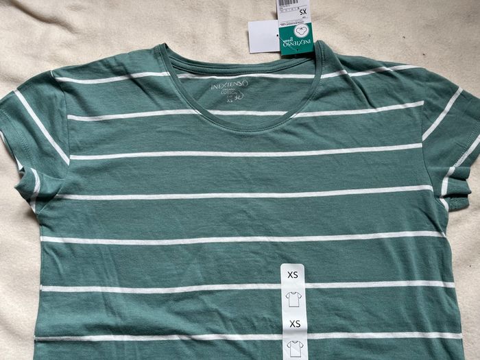 T-shirt neuf avec étiquette XS - photo numéro 2