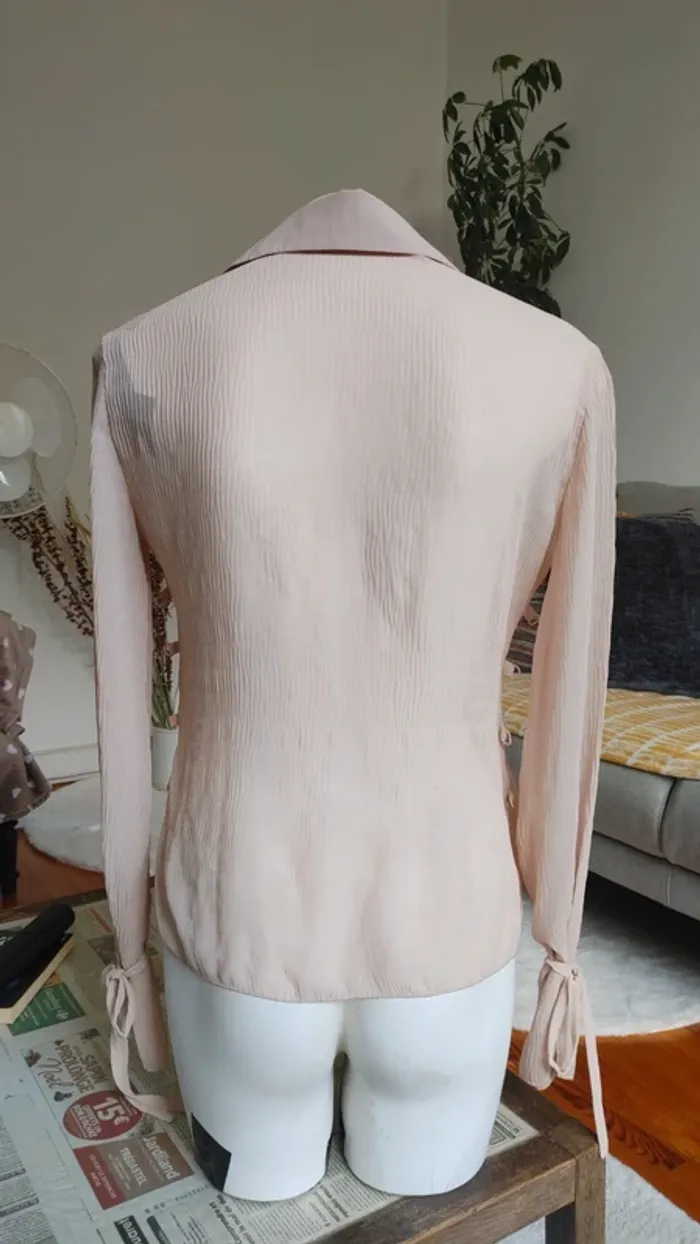 Chemisier manches longues original beige rosé en mesh légère décolleté - photo numéro 3