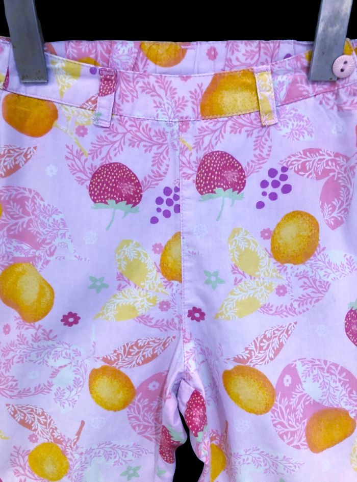 CATIMINI - ENSEMBLE 2P FILLE MOTIF FRUITS, DÉTAILS BRODERIES FLEURS & VOLANTS 4A - photo numéro 7