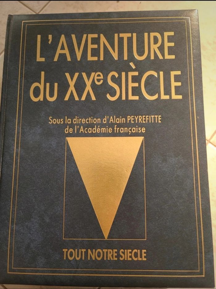 Livre l'aventure du XXe siècle les guerres et le monde contemporain - photo numéro 2