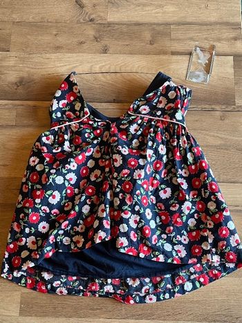 Je vend une robe fille du 23 mois tres  bon état