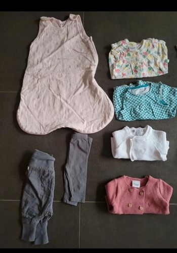 Lots vêtements  1 mois fille