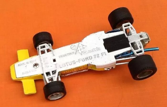 Voiture miniature Lotus-Ford 72 F1 Mebetoys GranPrix (1972) - photo numéro 3