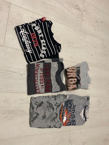 Lot de T-shirt manches longues taille huit ans