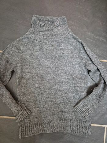 Pull gris col v