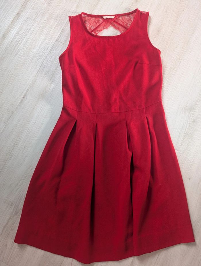 Robe avec superbe dos en dentelles - photo numéro 3