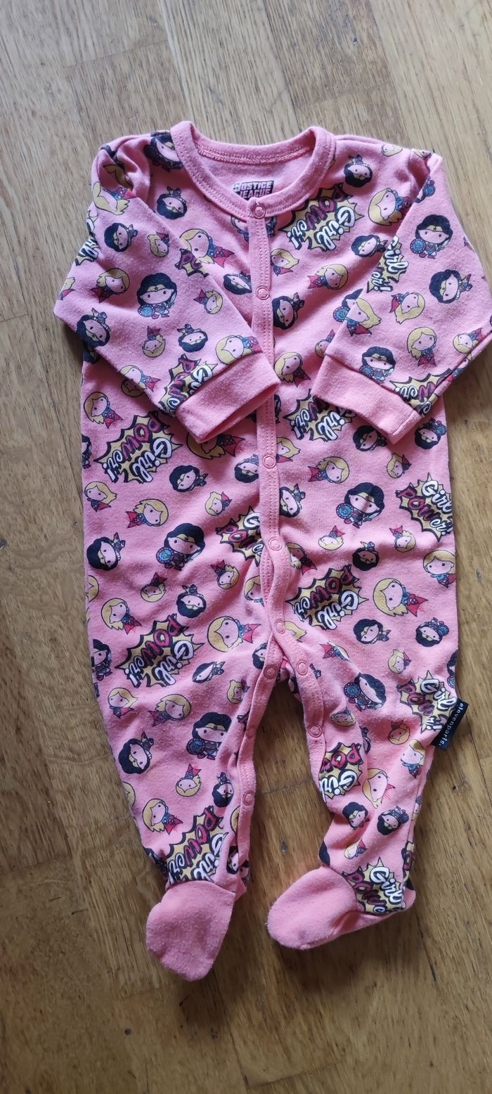 Ensemble bodies+ pyjama+ bavoir