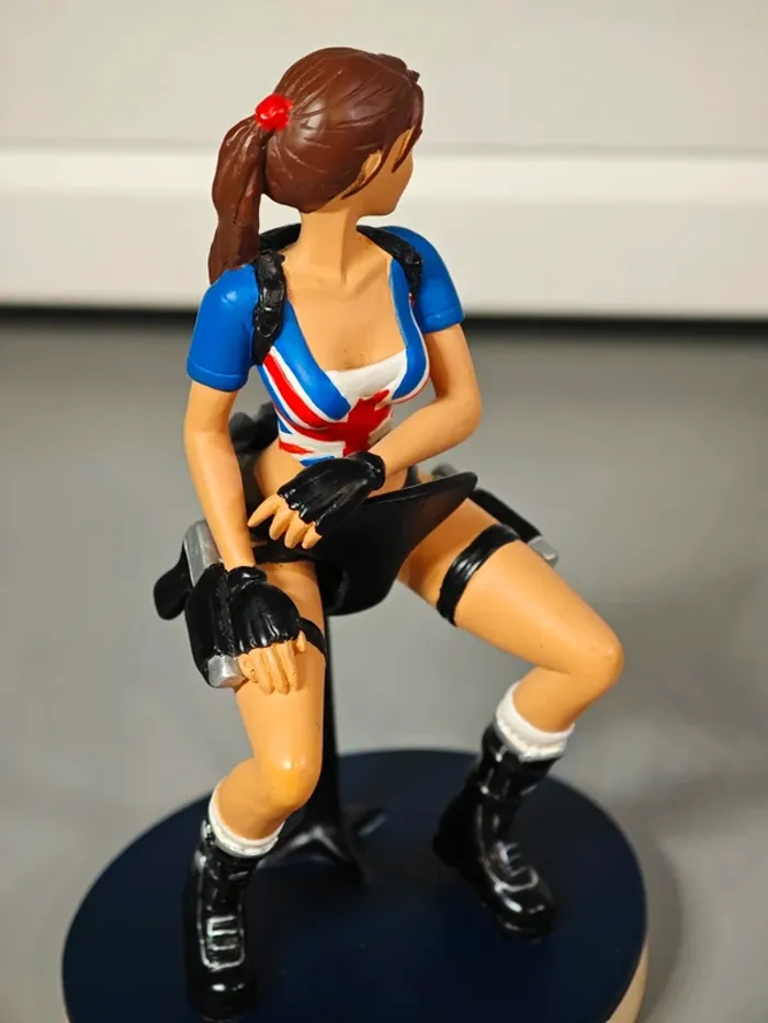 Figurine Tomb Raider Legend : Lara Croft Angleterre 12cm Core Design - photo numéro 6