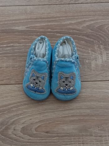 Chaussons bleu bébé pointure 17