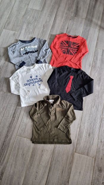 Lot de 4 tee-shirt manches longues + 1 polo. 
taille 4 ans.