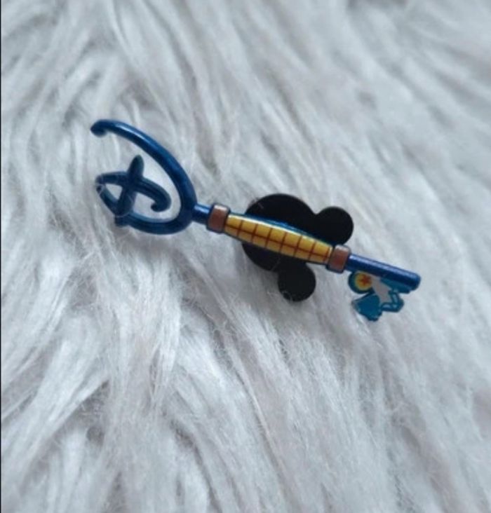 Pin's clé mystère Toy Story - photo numéro 3