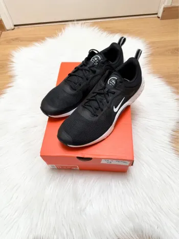 Nike Renew In-Season TR 11 – Taille 43 – noir/blanc – Neuf avec étiquette