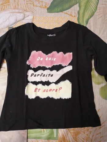 Tee shirt fille taille 5 ans (373)