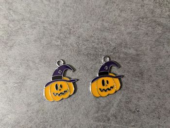 Lot de 2 pendentifs fantaisie métal argenté citrouille halloween