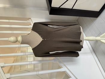 Blouse manches longues WE marron avec boutons sur le col V