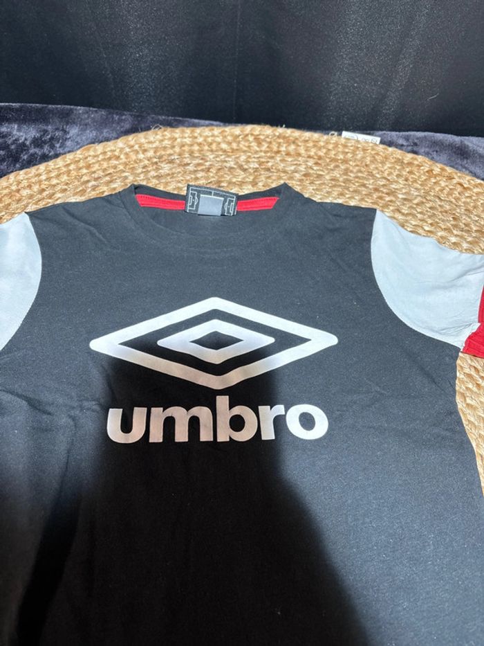 Maillot Umbro garçon taille 6 ans - photo numéro 3