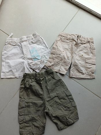 3 shorts taille 12 mois