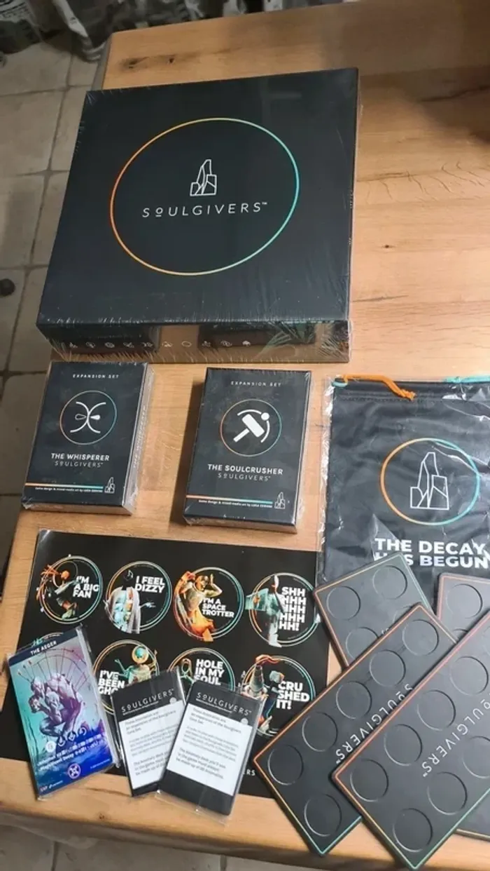 Neuf sous cellophane jeu de société Soulgivers + 3 Extensions + Autres des éditions Gravity Games,