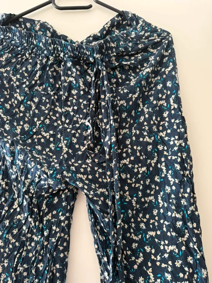 Pantalon Fluide Bleu Marine à Petites Fleurs Blanches - Jambe Large - Été - photo numéro 2