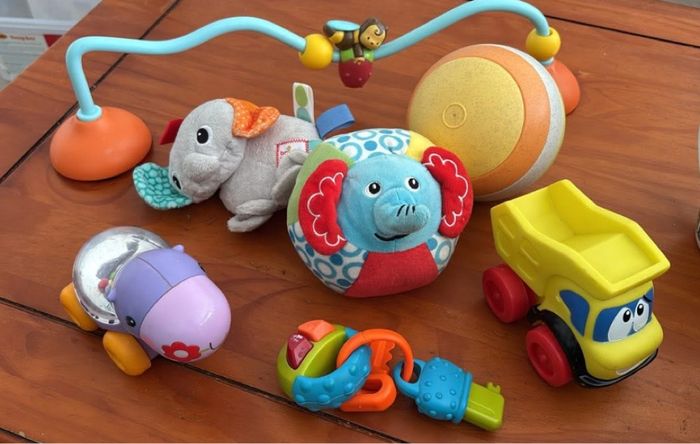 Lot jeux bébé