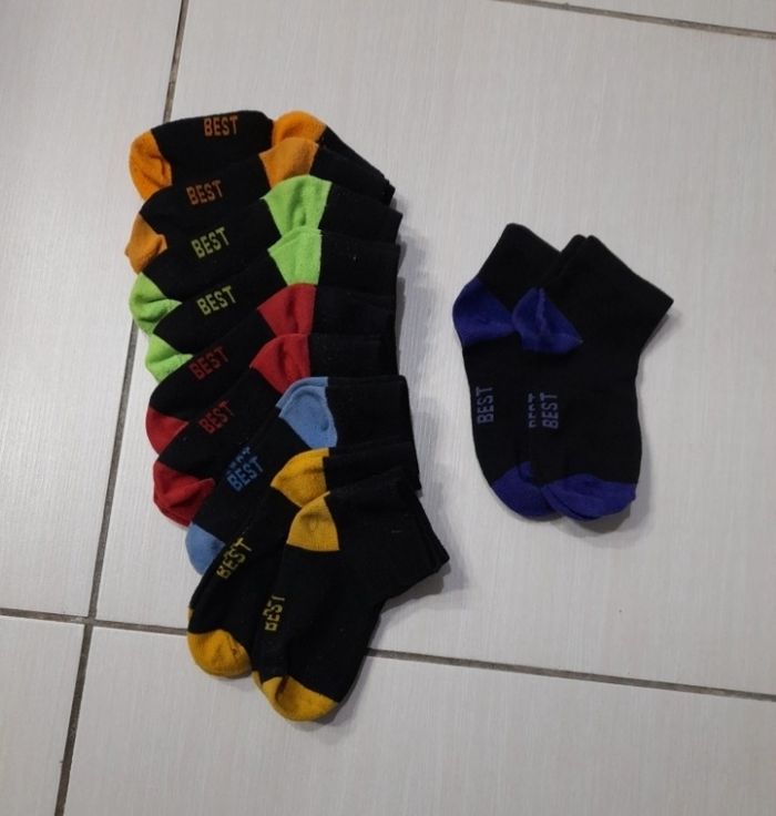 Chaussettes 8-12 ans
2 paires violettes neuves
Bon état
