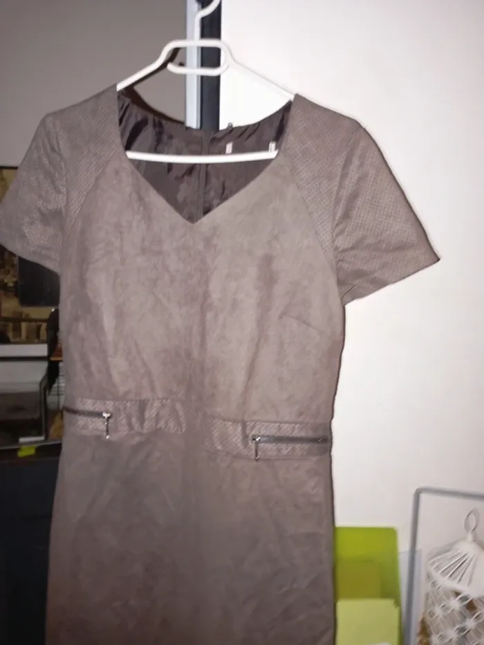 Robe en daim t 38 - photo numéro 3