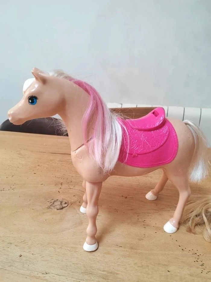 Barbie et son cheval - photo numéro 2